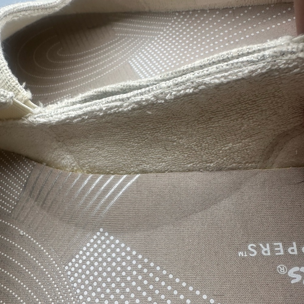 Cloudsteppers by Clarks Cream Women's Flats - Picture 6 of 9
